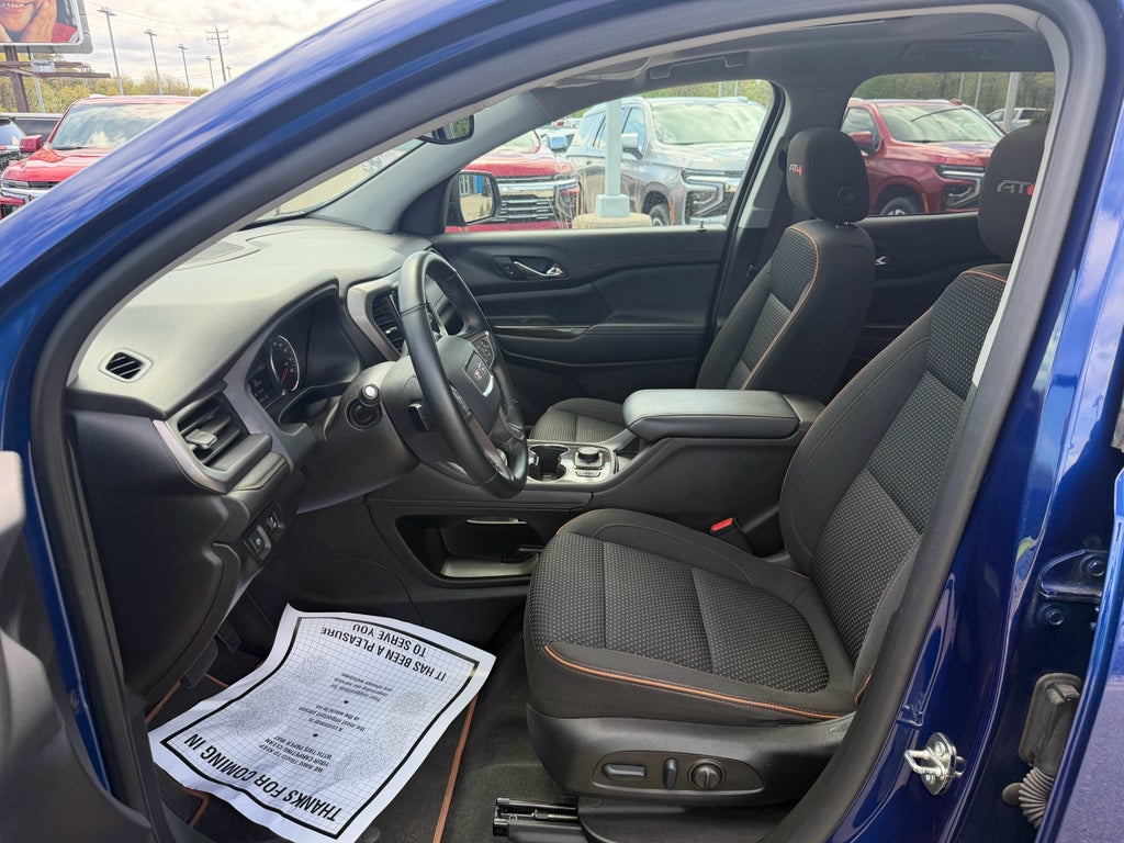 2023 GMC Acadia AT4