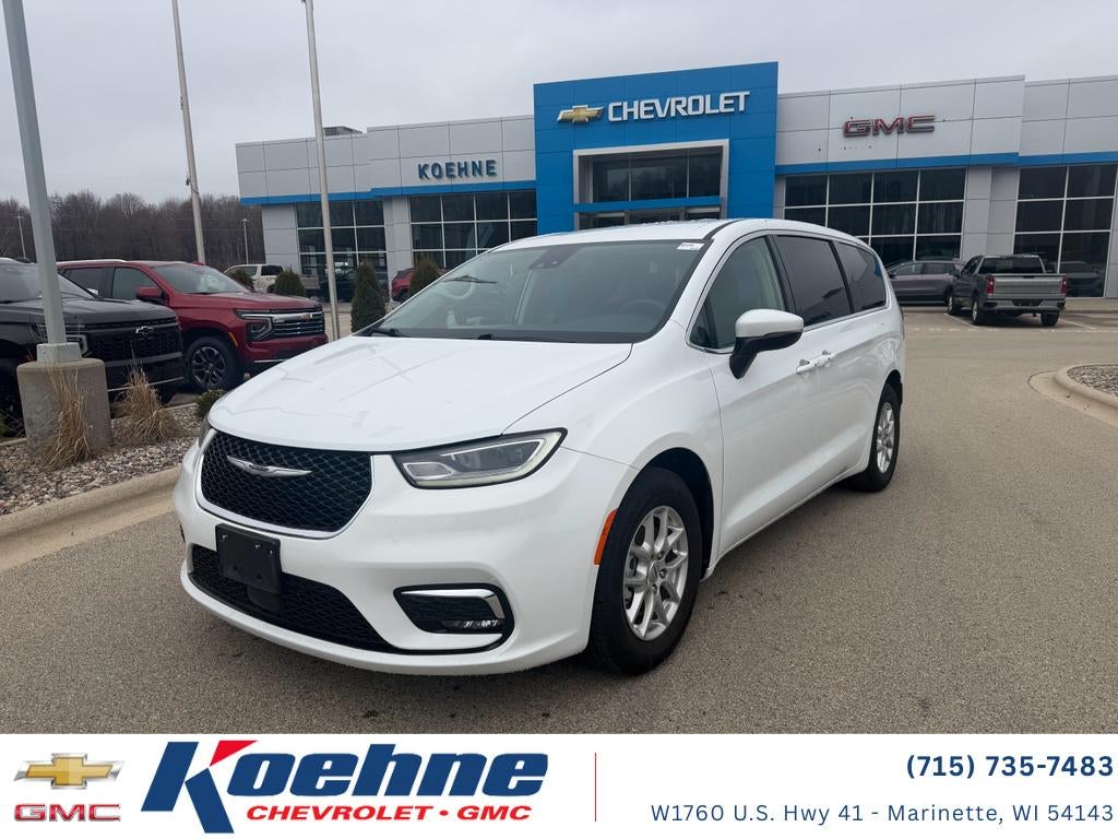 2023 Chrysler Pacifica Touring L's photo